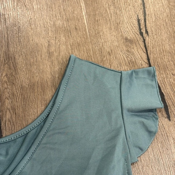 V-neck Ruffle Romper - Picture 3 of 4